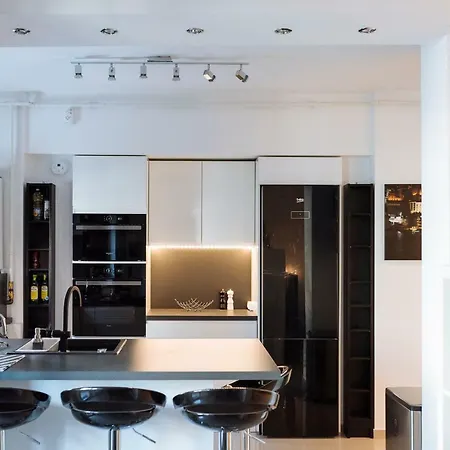 Luxury Flat 8 Near Metro