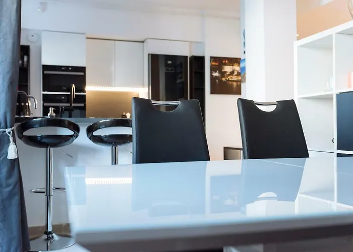 Luxury Flat 8 Near Metro *