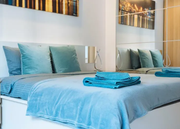 Luxury Flat 8 Near Metro Apartment *