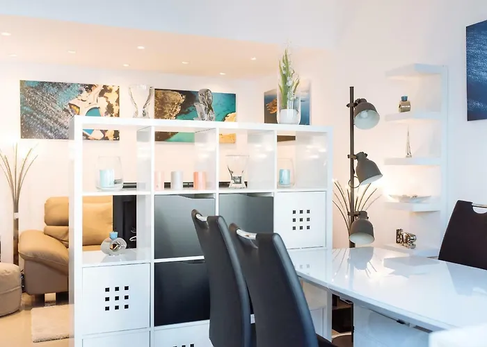 Luxury Flat 8 Near Metro