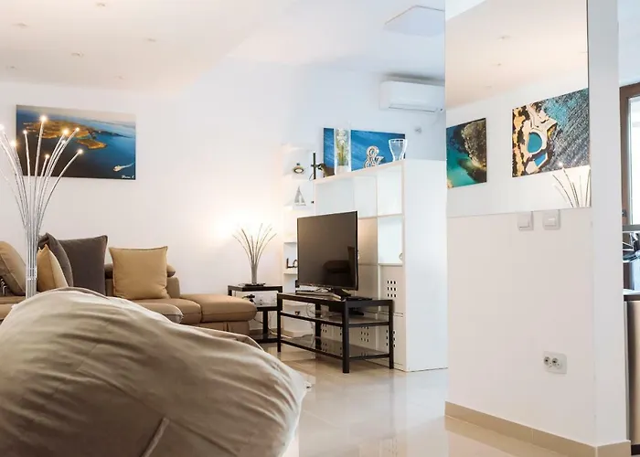 Luxury Flat 8 Near Metro * Bukarest