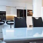 Luxury Flat 8 Near Metro *