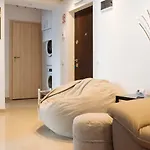 Luxury Flat 8 Near Metro