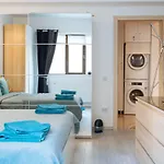 Luxury Flat 8 Near Metro 아파트