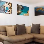 Luxury Flat 8 Near Metro * Бухарест