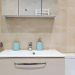 Luxury Flat 8 Near Metro Bucarest