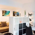 Luxury Flat 8 Near Metro