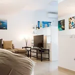 Luxury Flat 8 Near Metro * Bucarest