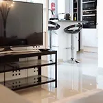 아파트 Luxury Flat 8 Near Metro 부쿠레슈티