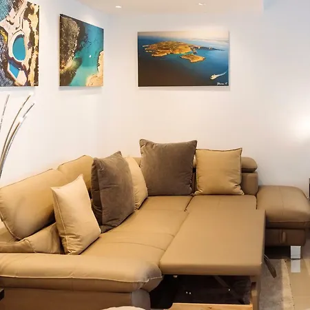 Апартаменти Luxury Flat 8 Near Metro