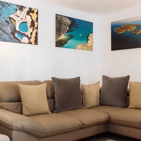 Luxury Flat 8 Near Metro * Boekarest