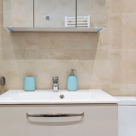 Luxury Flat 8 Near Metro Бухарест