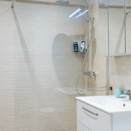Luxury Flat 8 Near Metro Бухарест