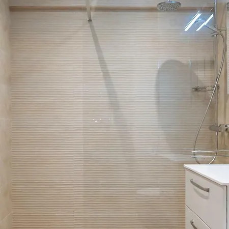 Luxury Flat 8 Near Metro Апартаменты *