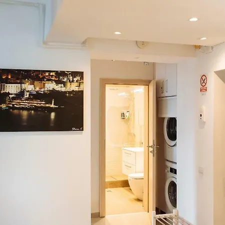 Luxury Flat 8 Near Metro