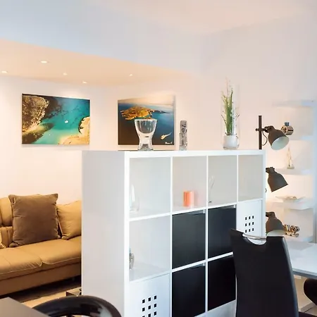 Luxury Flat 8 Near Metro