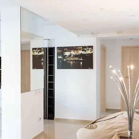 Luxury Flat 8 Near Metro *