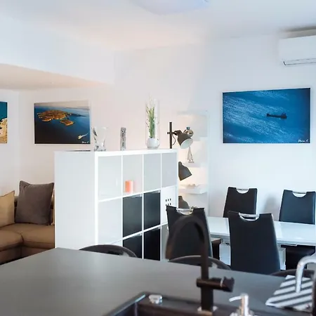 Luxury Flat 8 Near Metro Apartament