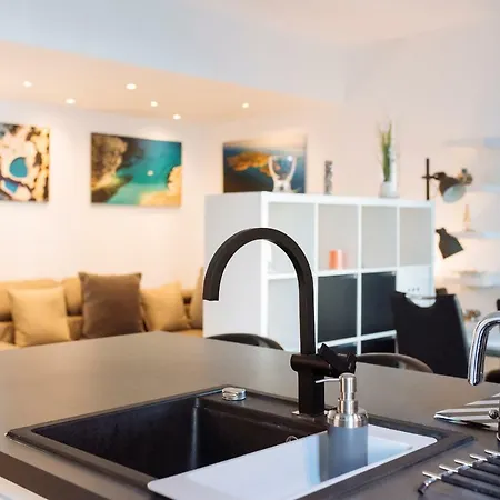 Apartament Luxury Flat 8 Near Metro Bukareszt