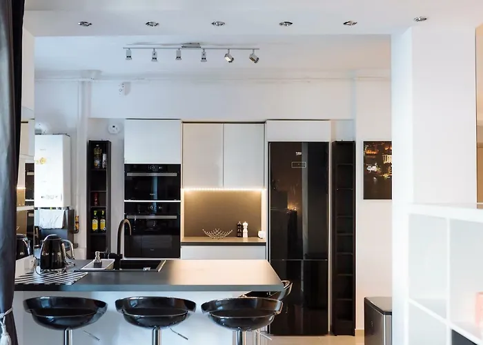 Luxury Flat 8 Near Metro