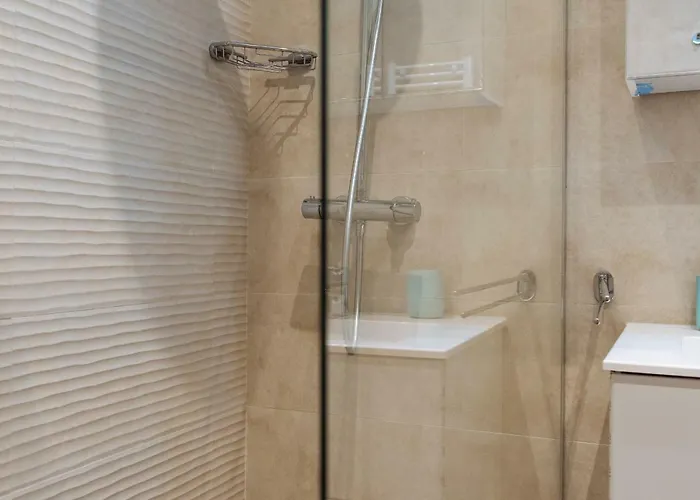 Luxury Flat 8 Near Metro * 布加勒斯特