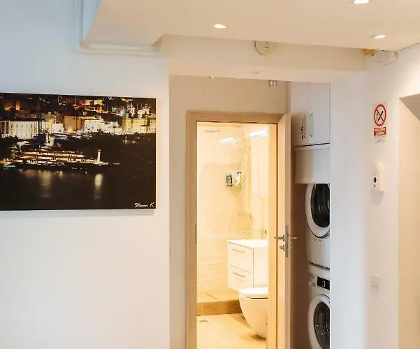 Luxury Flat 8 Near Metro