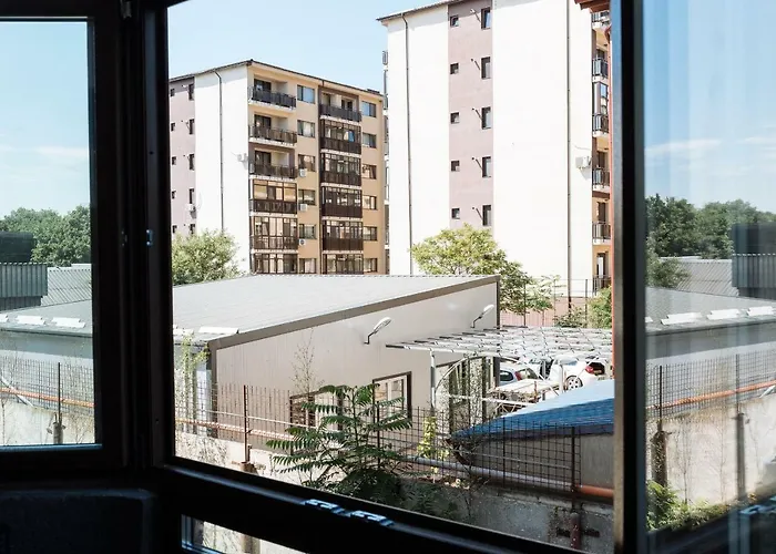 Апартаменти Luxury Flat 8 Near Metro Бухарест