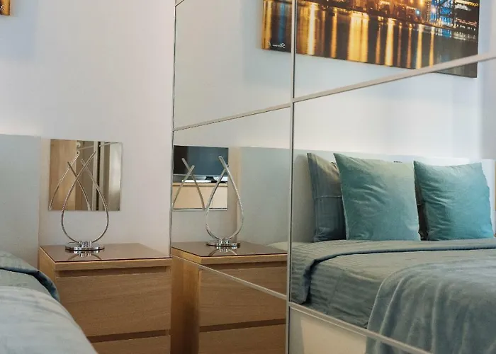 Luxury Flat 8 Near Metro * Бухарест