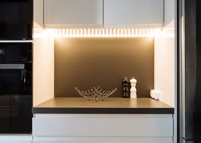 Апартаменти Luxury Flat 8 Near Metro