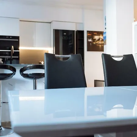 Luxury Flat 8 Near Metro *