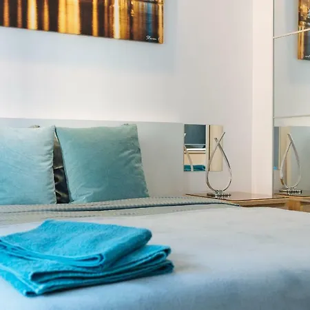 Luxury Flat 8 Near Metro Apartment *