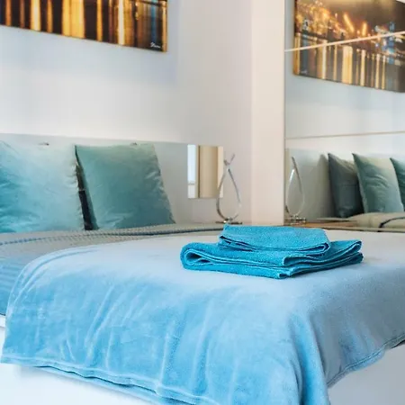 Luxury Flat 8 Near Metro Apartment *