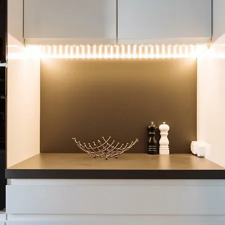 Apartment Luxury Flat 8 Near Metro