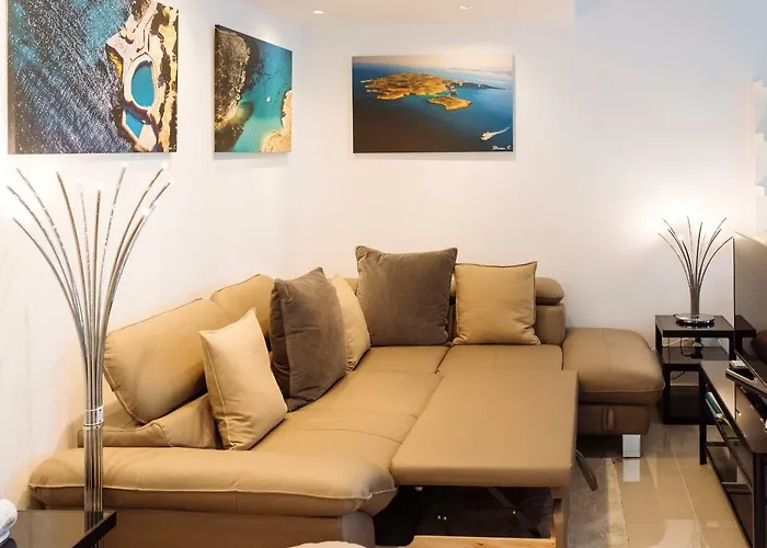 Апартаменты Luxury Flat 8 Near Metro