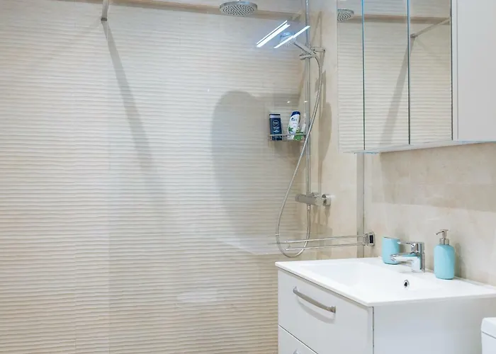 Luxury Flat 8 Near Metro Бухарест